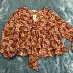 NWT cedar & gold v neck floral blouse